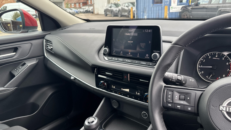 Nissan Qashqai 1.3 DiG-T MH Acenta Premium 5dr Petrol Hatchback